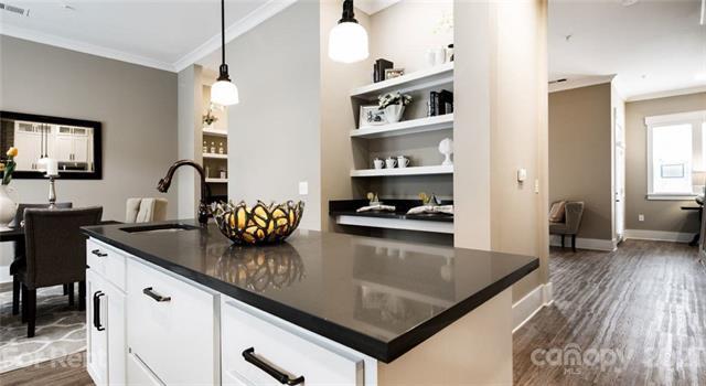 Building Photo - 1310 Iris Dr