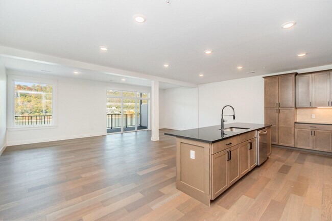 Building Photo - 617 Manhattan Blvd