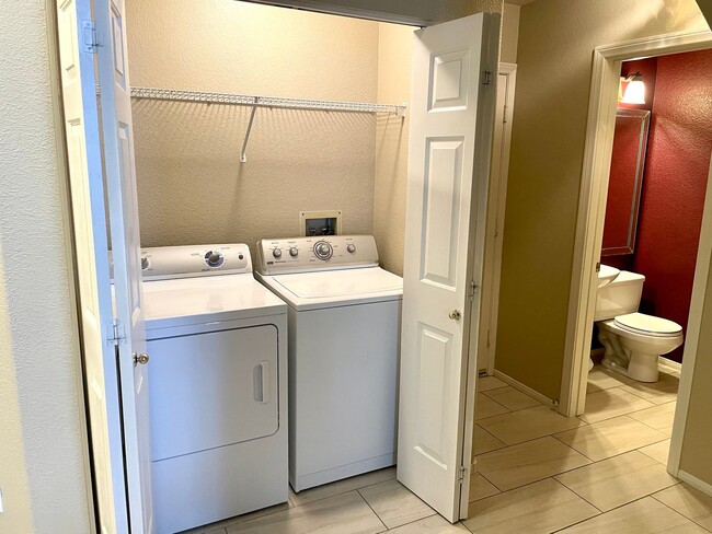 Building Photo - Hidden Gem in Gated Community - Summerlin