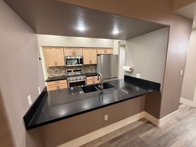 Building Photo - 7401 W Arrowhead Clubhouse Dr