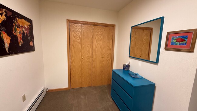 Building Photo - 3 Bed, 2.5 Bath - Beautifully Updated Down...