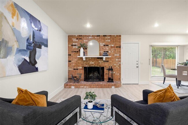 Building Photo - 3205 Santa Monica Dr