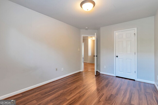 Building Photo - 214 Farm Manor Ct