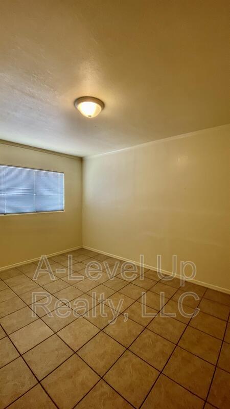 Building Photo - 2705 S Monterey Vista