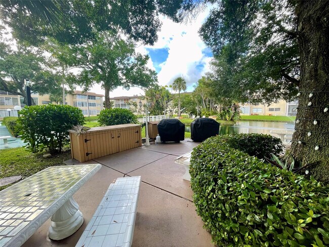 Building Photo - 5071 W Oakland Park Blvd