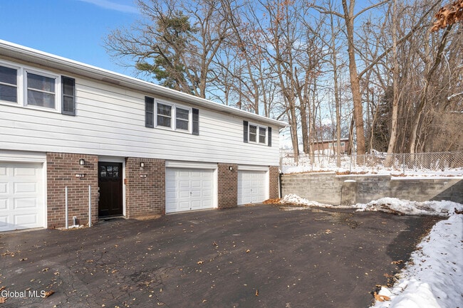 Building Photo - 7 Elgin St