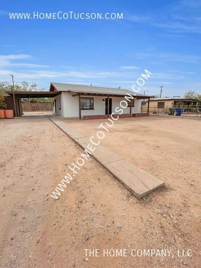 Building Photo - 833 W Jacinto St