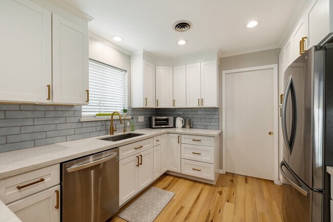 Building Photo - 4411 Deer Lodge Dr