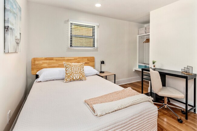 Building Photo - 5708 Southampton Rd