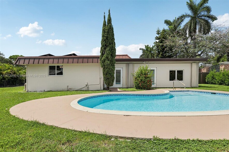 Building Photo - 20 W Tropical Way