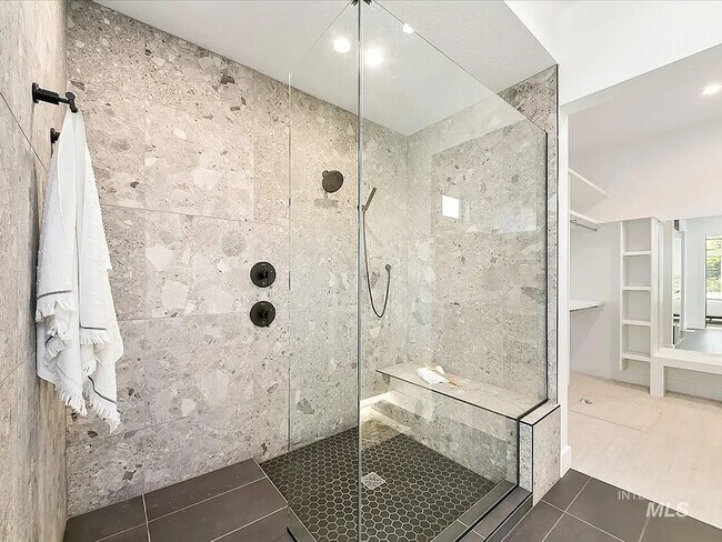 Building Photo - Custome build in Movado Estates