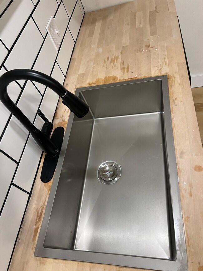 Building Photo - Christy Park