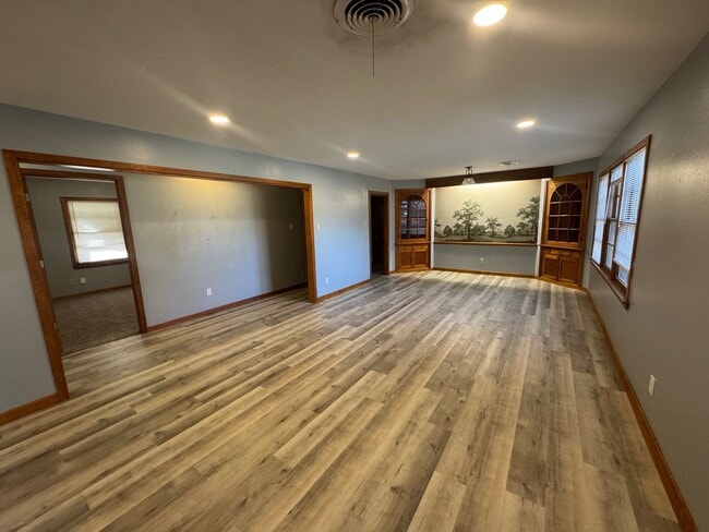 Building Photo - 2218 Rosewood Dr