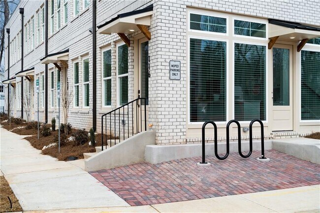 Building Photo - 9040 Main St