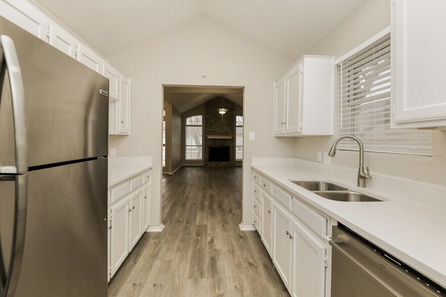 Building Photo - 5708 Shady Springs Trail