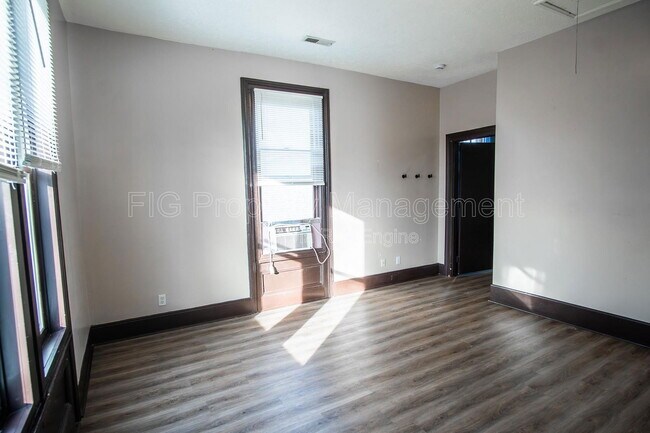 Building Photo - 1709 E 5th Ave