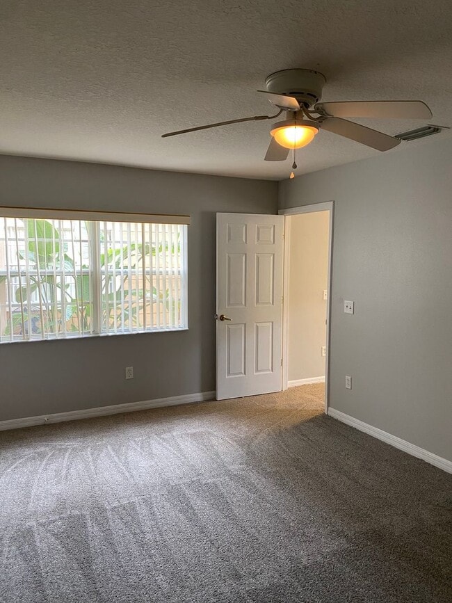 Building Photo - 613 Coconut Palm Way