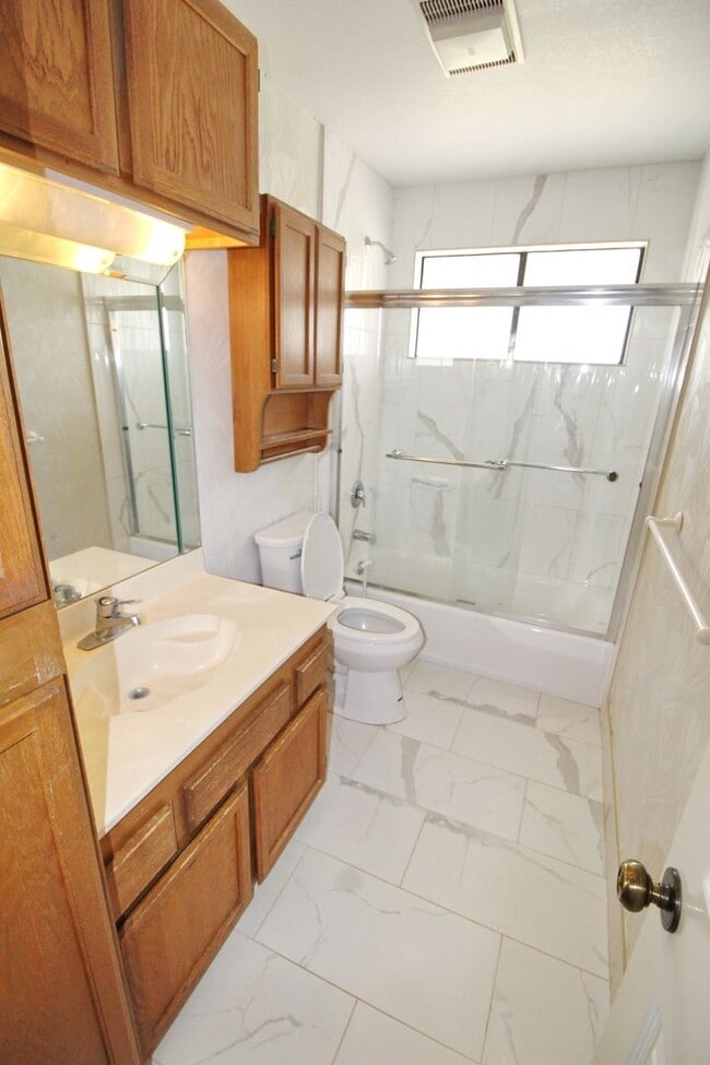 Building Photo - Island Living Awaits in South Maui in the desirable Keonekai Heights neighborhood- Move in Specia...