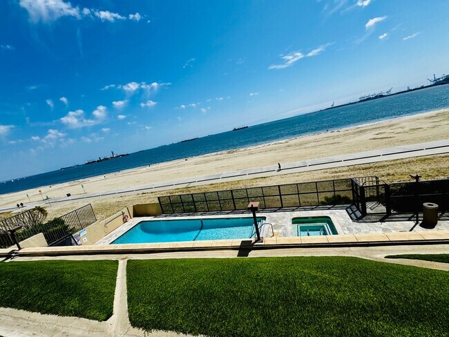Building Photo - Oceanview 1 Bedroom with Beach Access for ...
