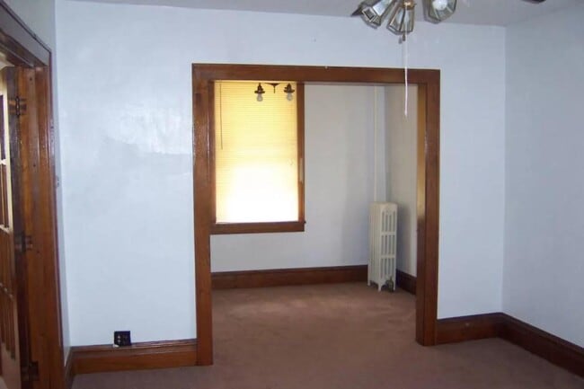 Building Photo - 202 W High St