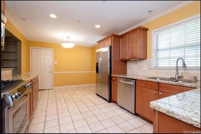 Building Photo - 32 Lenon Dr