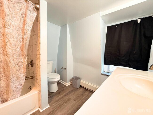 Building Photo - 410 High St