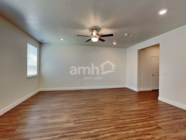 Building Photo - 2330 E Wild Horse Way