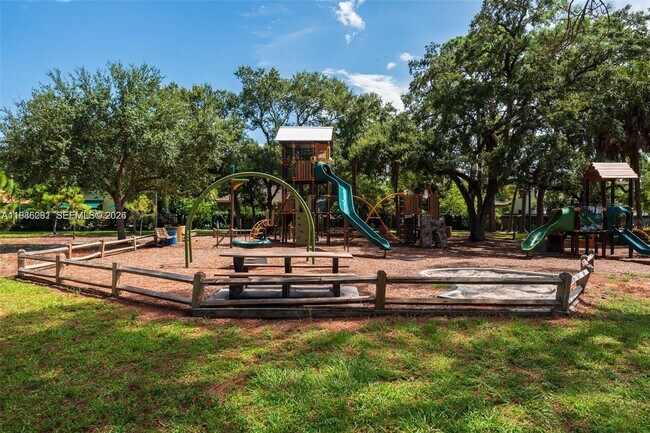 Building Photo - 1716 SW 12th Ct