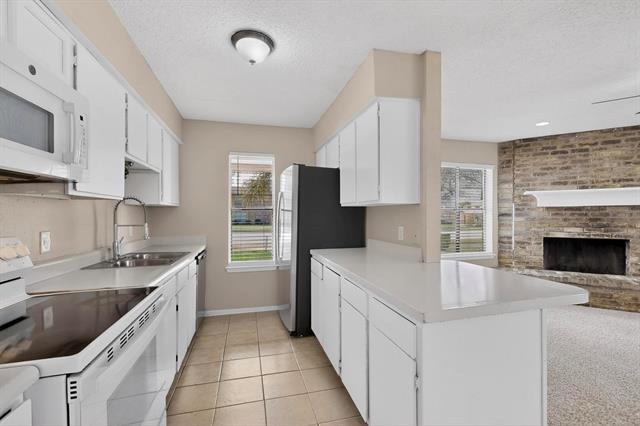 Building Photo - 913 W Rochelle Rd