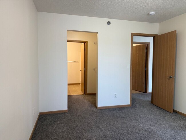 Building Photo - 4431 Calico Dr S