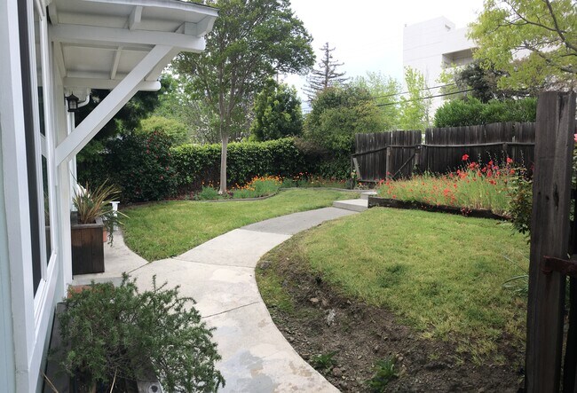 Building Photo - 2835 Whipple Ave