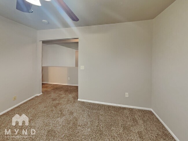 Building Photo - 550 W Kingman Dr