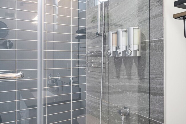 Building Photo - 3900 Leary Wy NW