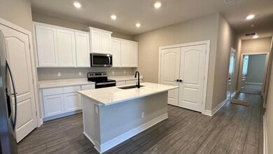 Building Photo - 1724 Party Pl