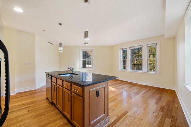 Building Photo - 4300 Spruce St