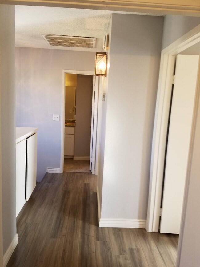 Building Photo - 7147 Abbeyville Dr