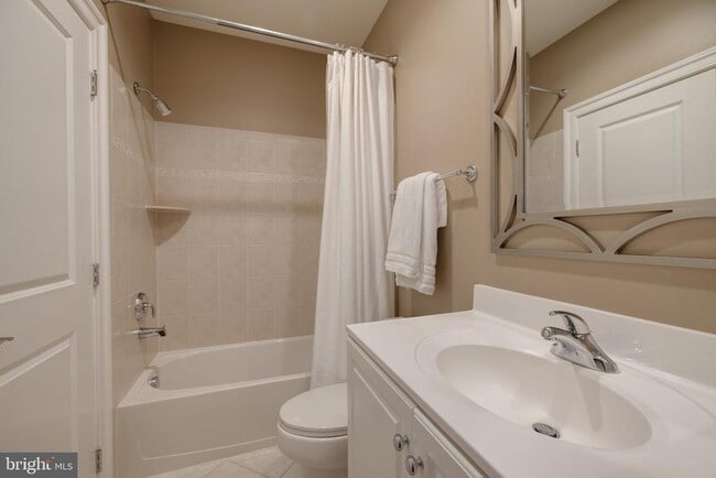 Building Photo - 712 Bracey Ln