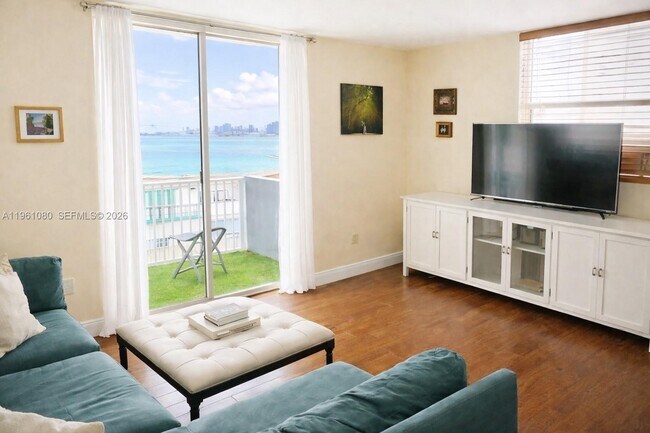 Building Photo - 1801 S Treasure Dr