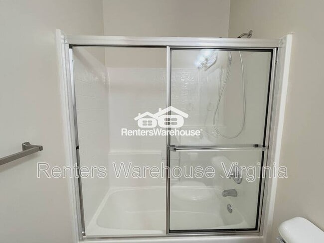 Building Photo - 1128 Winsford Ln