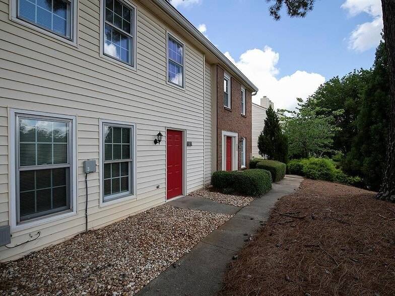 Building Photo - 1018 Old Holcomb Bridge Rd