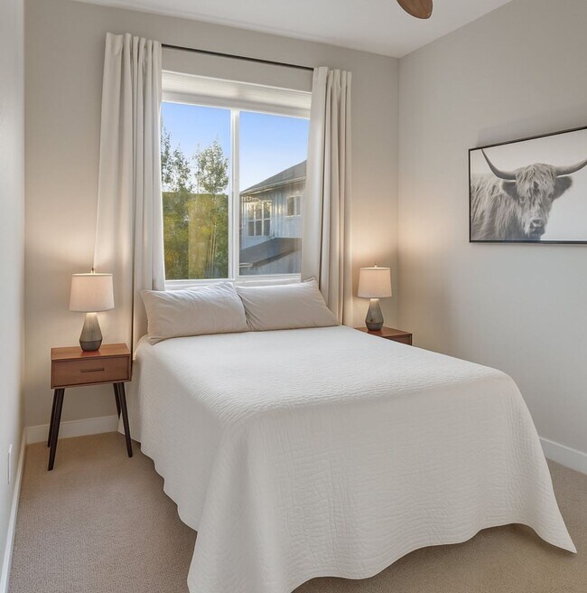 Building Photo - Modern 3-Bedroom Townhome in Midtown Denver – Carefree Living Awaits!