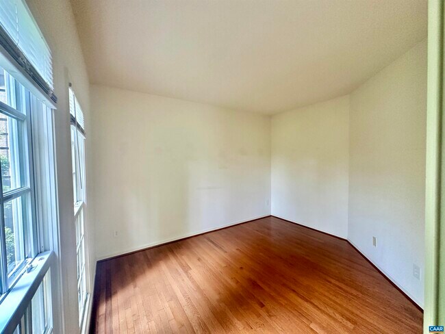 Building Photo - 252 Millstream Dr