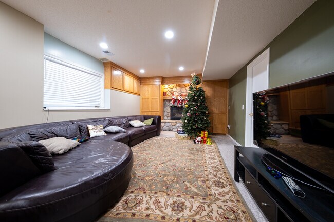 Building Photo - 1574 Stephanie Cir