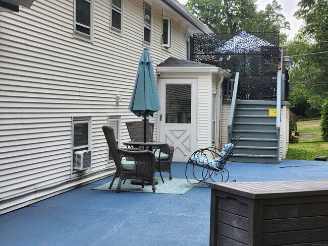 Building Photo - 6 Summit Dr