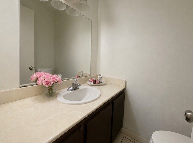Building Photo - 7913 Grove Ridge Dr