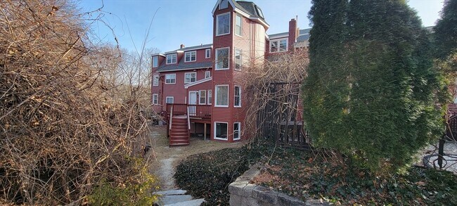 Building Photo - 16 Middlesex St