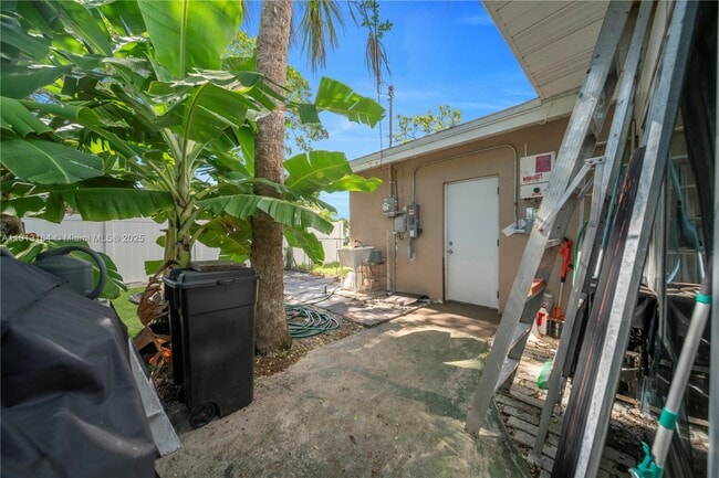 Building Photo - 246 SE 44th St