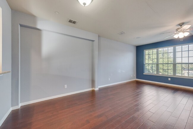 Building Photo - Charming Townhome in Addison