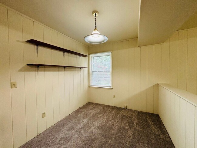 Building Photo - 124 Camelot Ct