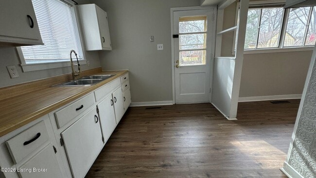 Building Photo - 3122 Commander Dr